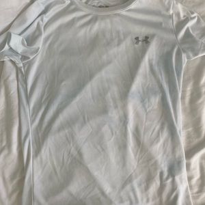 UnderArmour athletic top